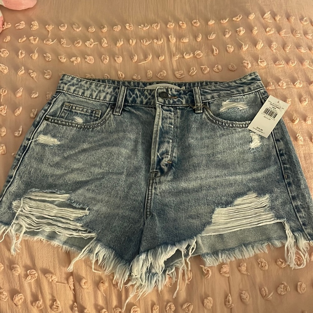 NWT Hidden Jean shorts from buckle  size medium